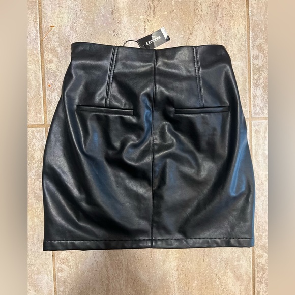 🖤🖤EXPRESS FAUX LEATHER BELTED SKIRT🖤SZ S🖤NWT - Picture 6 of 16